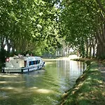 Les Acacias