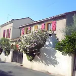 Les Acacias Bed & Breakfast
