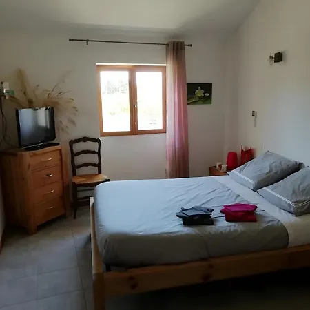 Les Acacias Bed & Breakfast Colombiers (Herault)